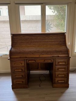 Roll top desk
