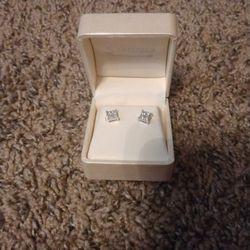 1 carat Total Weight Diamond Earrings In Platinum