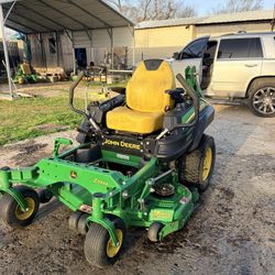 John Deere Zero-Turn
