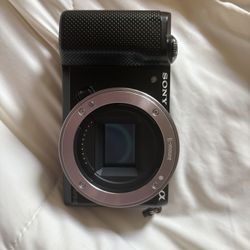 Sony Alpha a5000 Mirrorless Digital Camera