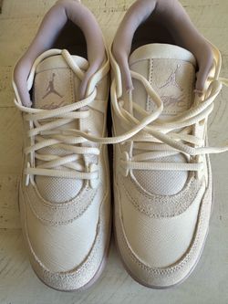 Nike Air Jordan 4  woman size 9 Craft Photon Dust Sneakers - Pale Ivory and Soft Pink Edition