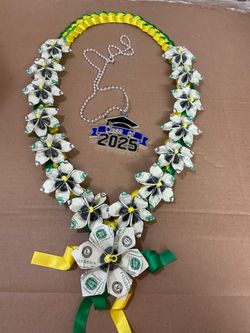 Graduation money lei with beaded center