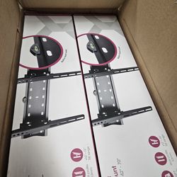Box of wall mounts