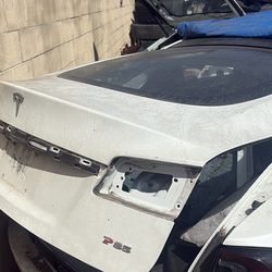 Trunk Tesla s with glass