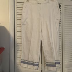 NWT Size 16 White Capri Pants