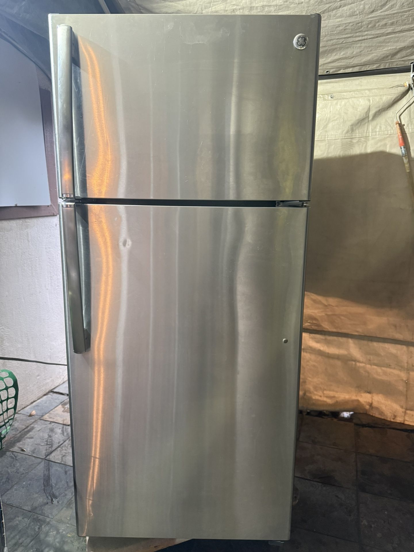 GE Refrigerator!!!Please Check All The Pictures ππ