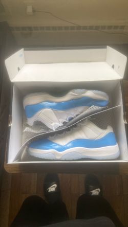 Air Jordan 11 UNC