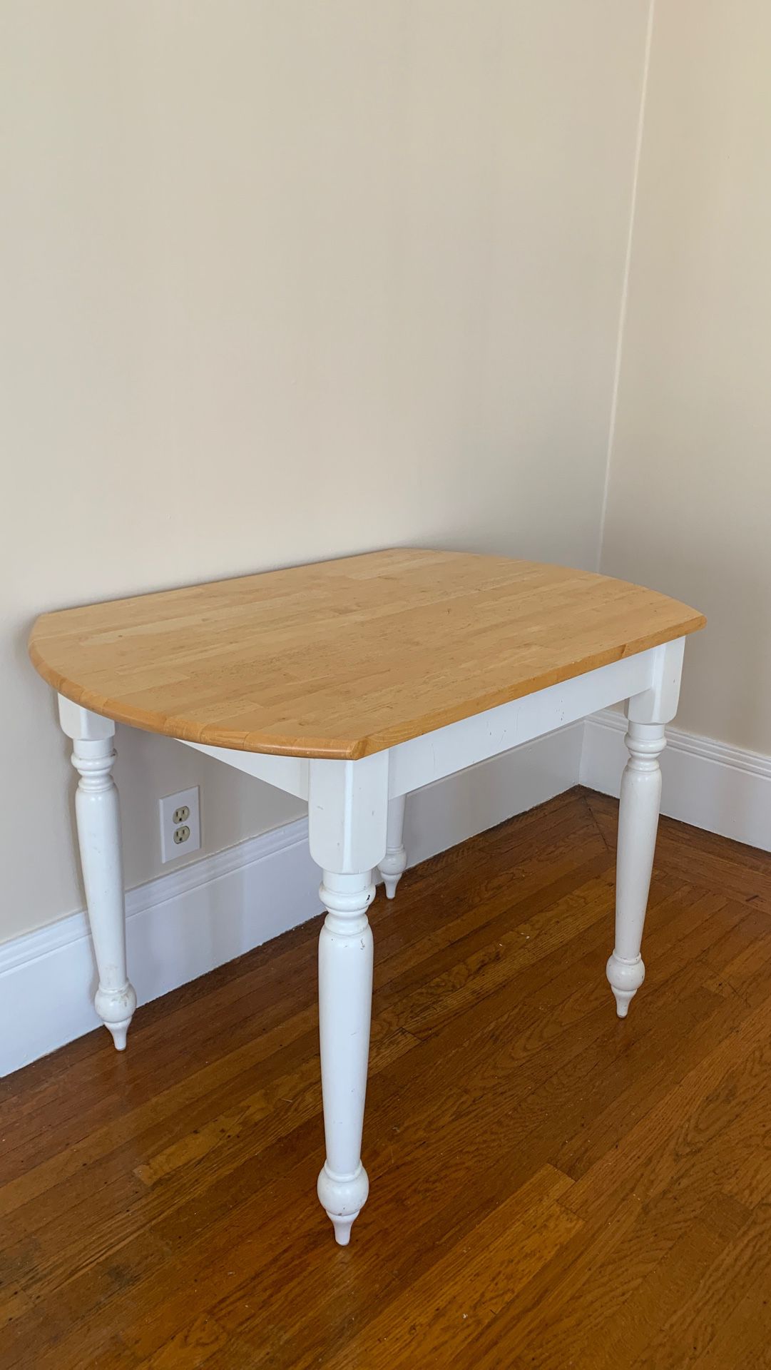Sturdy kitchen dining table