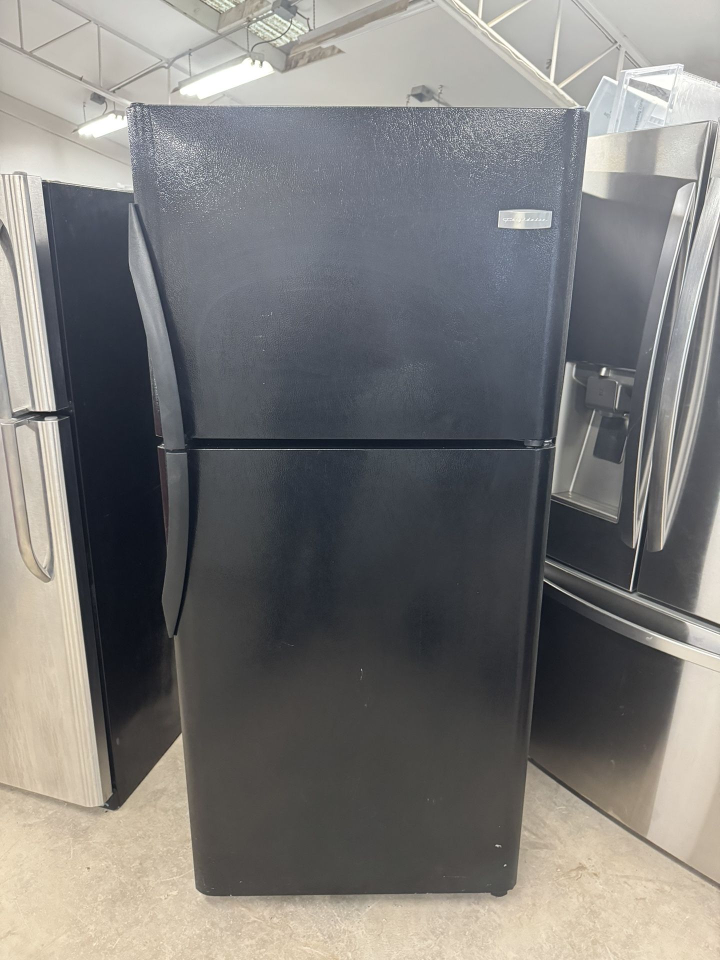 FRIGIDAIRE REFRIGERATOR
