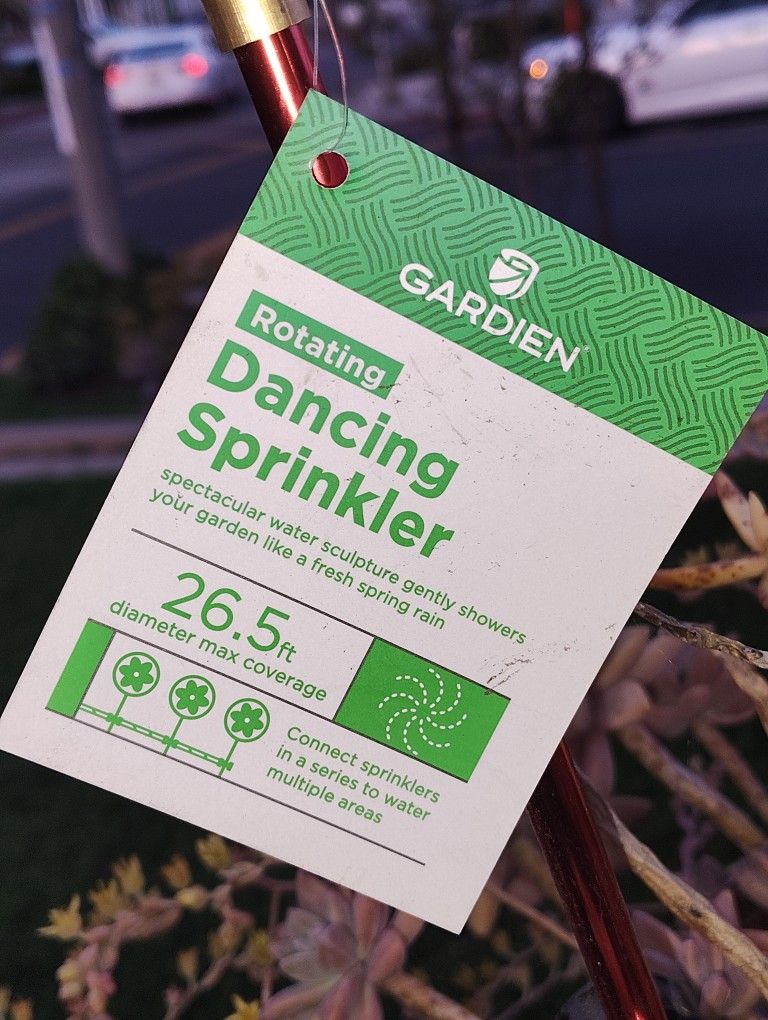 DANCING SPRINKLER (3)