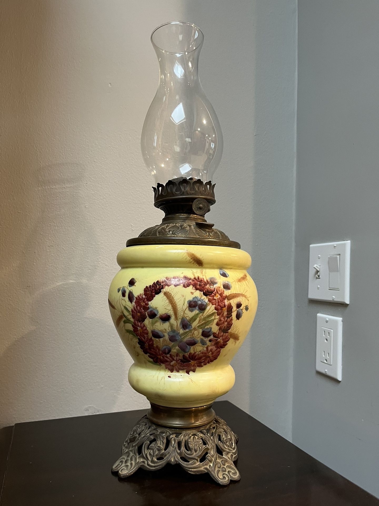 Stunning Antique Porcelain Oil Lamp