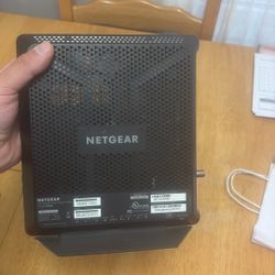 Netgear Nighthawk Cable modem And WiFi Router Combo (C7000) 