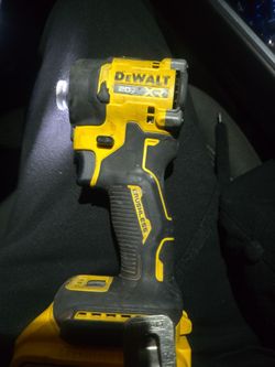 Dewault quiet hydraulic drill with 5ah battery