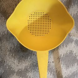 Tupperware Colander 1970s 1 QT. Handheld Kitchen Harvest Yellow Plastic Strainer