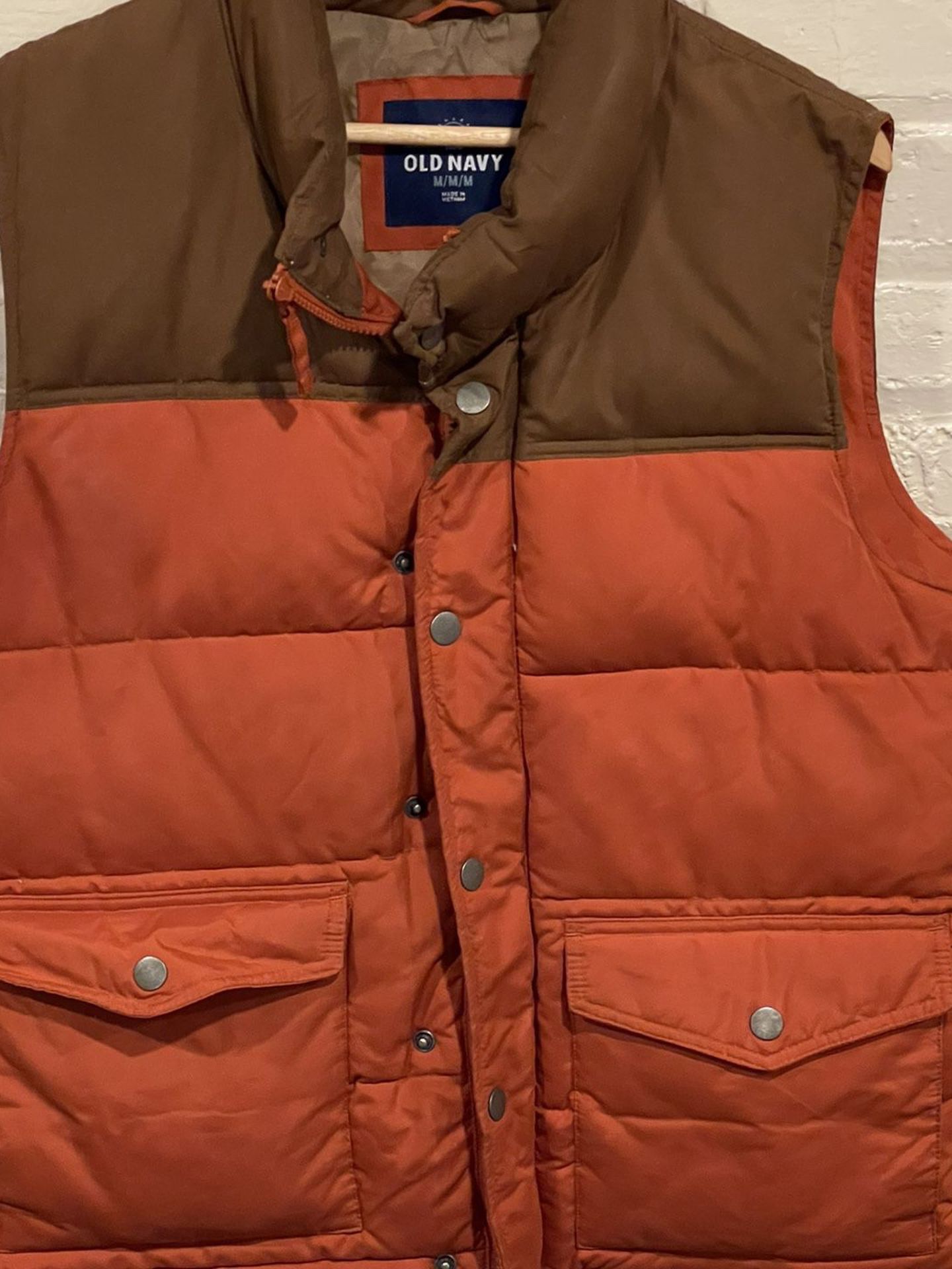 Men’s Puffy Vests From Old Navy (Qty 2 Size Medium)