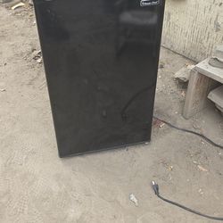 Magic Chef Mini Fridge 