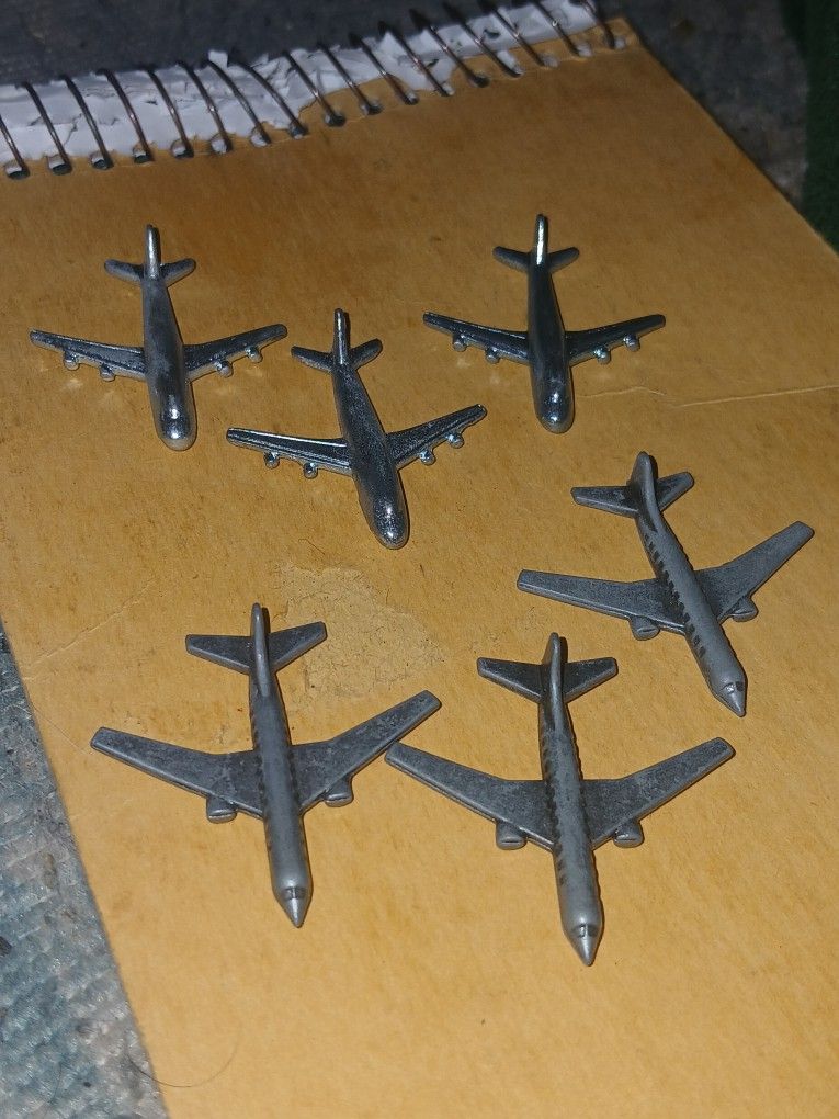 6 Monopoly Token Planes