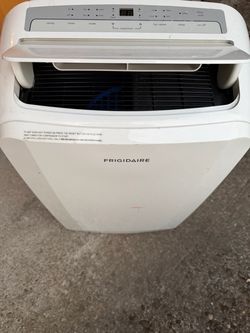 AC Frigidaire FFPH1222R1 Portable Air Conditioner and Heater 12,000 BTU !!