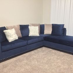 BRAND NEW REVERSIBLE SECTIONAL SOFA 