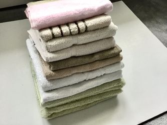 Group Of 10 Oversized + Large Bath Towels Cotton Mint Green, Tan, Pink,  White, Brown Etc. Preowned for Sale in Garden City P, NY - OfferUp