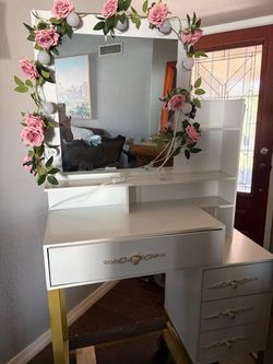 White Vanity Desk with Lighted Mirror
