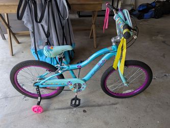 20" Girl's Bike with Training Wheels
