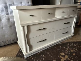 Dresser 6 Drawers solid wood 🪵 heavy 52”x32”x18” condition good