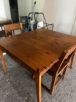 Dining room table & chairs