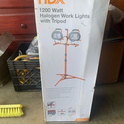 HDX Work light with tripod