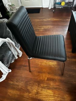 Set de 4 sillas totalmente nuevas , ala venta.
