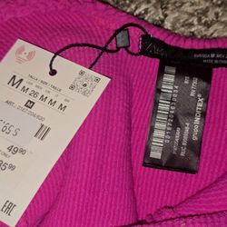 Bathtub made of textured fabric. Round neckline and wide straps. Inner lining.