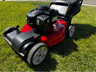 Excellent Condition Gas Powered Self-Propelled Yard Machine Lawnmower Starts up Easily! Fairfield CA