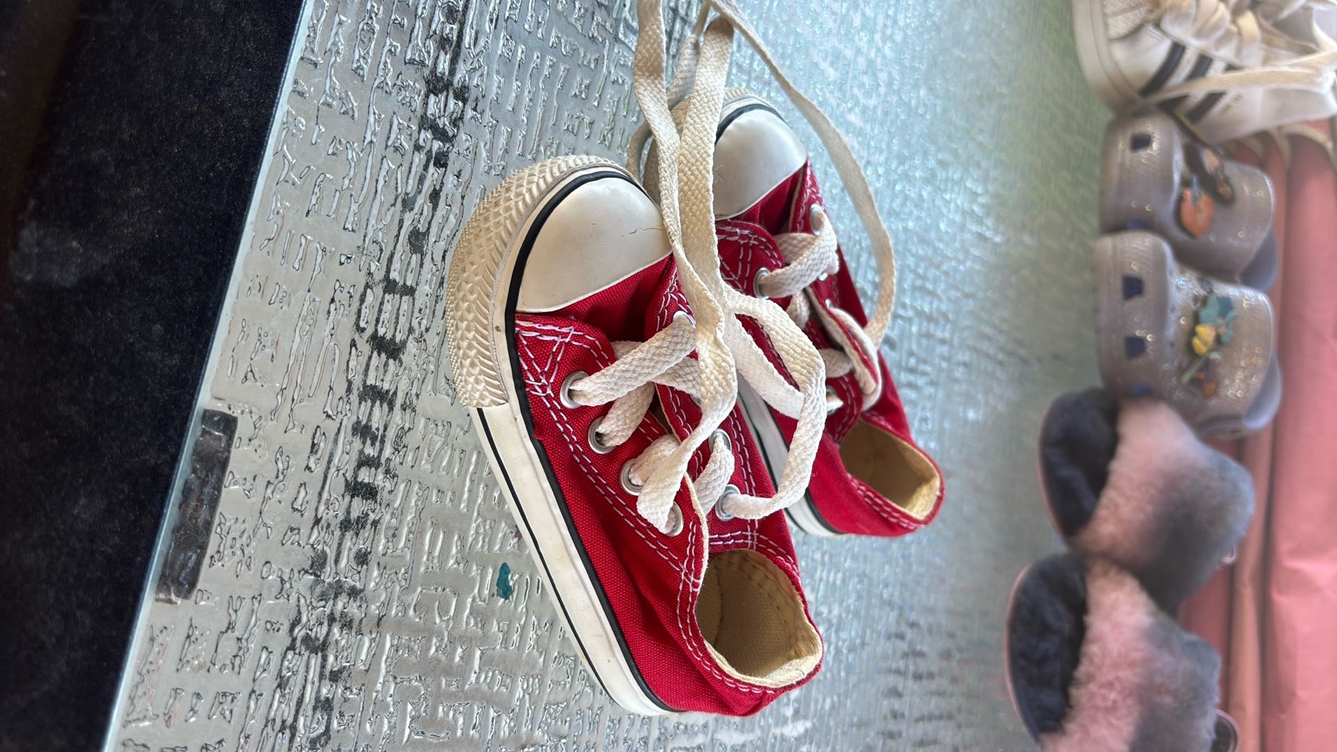 CONVERSE SIZE 4 C