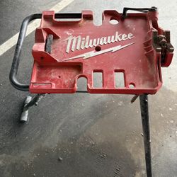 Milwaukee 1/8 in. to 6 in. Portable Leveling Tripod Chain Vise Stand