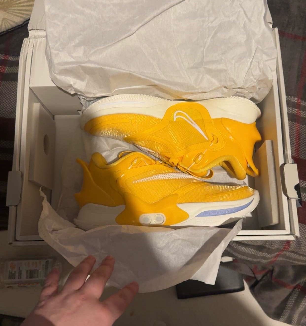 Nike adapt BB 2.0 self lacing shoe