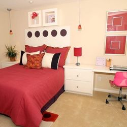 Limelights LT2024-RED Stick Charging Outlet and Fabric Table Lamp