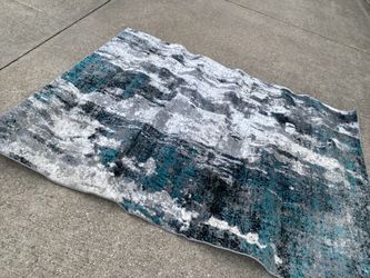 Rug 7’ x 5’