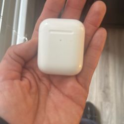 Apple AirPods 2nd Generation very good used condition