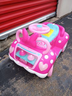 Minnie mouse Toddler car 16V Battery charger included