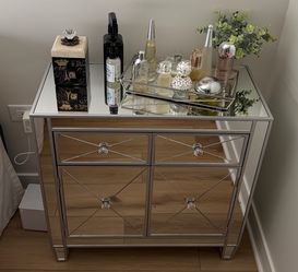 Mirror Top Night Stands 🏡🪞 🛏️