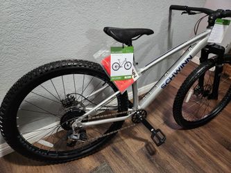 Schwinn Bike Aluminum Axum 27.5 7 Speed New Ready To Ride good condition