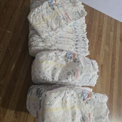 Huggies Size 5 $12 ..   34 Diapers (Lake Elsinore)