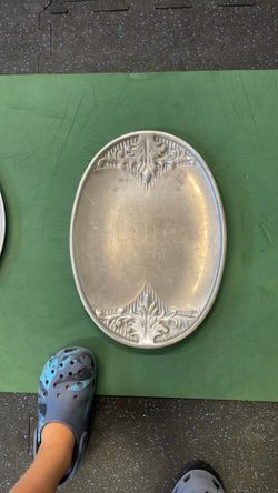 A lenox serving platter