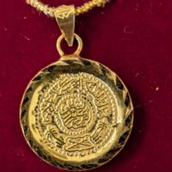21 Karat Pure Gold Pendants Rings Earrings Rings Are 199 Each Pure Gold From Dubai. 