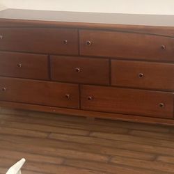 Bassett Brown 7drawers solid wood Dresser