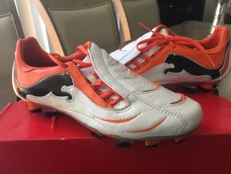 PUMA SOCCER SHOES SIZE 8 men's