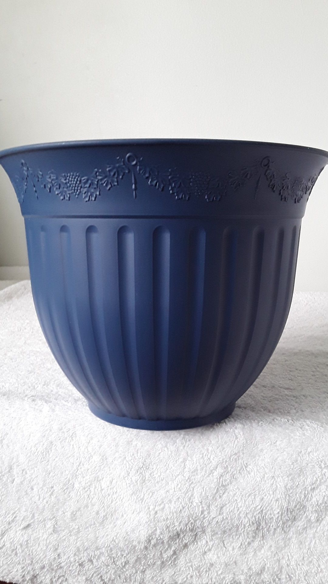 Listo Planter (Plant or flower pot)