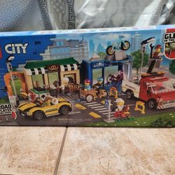 LEGO City 60306 Shopping Street