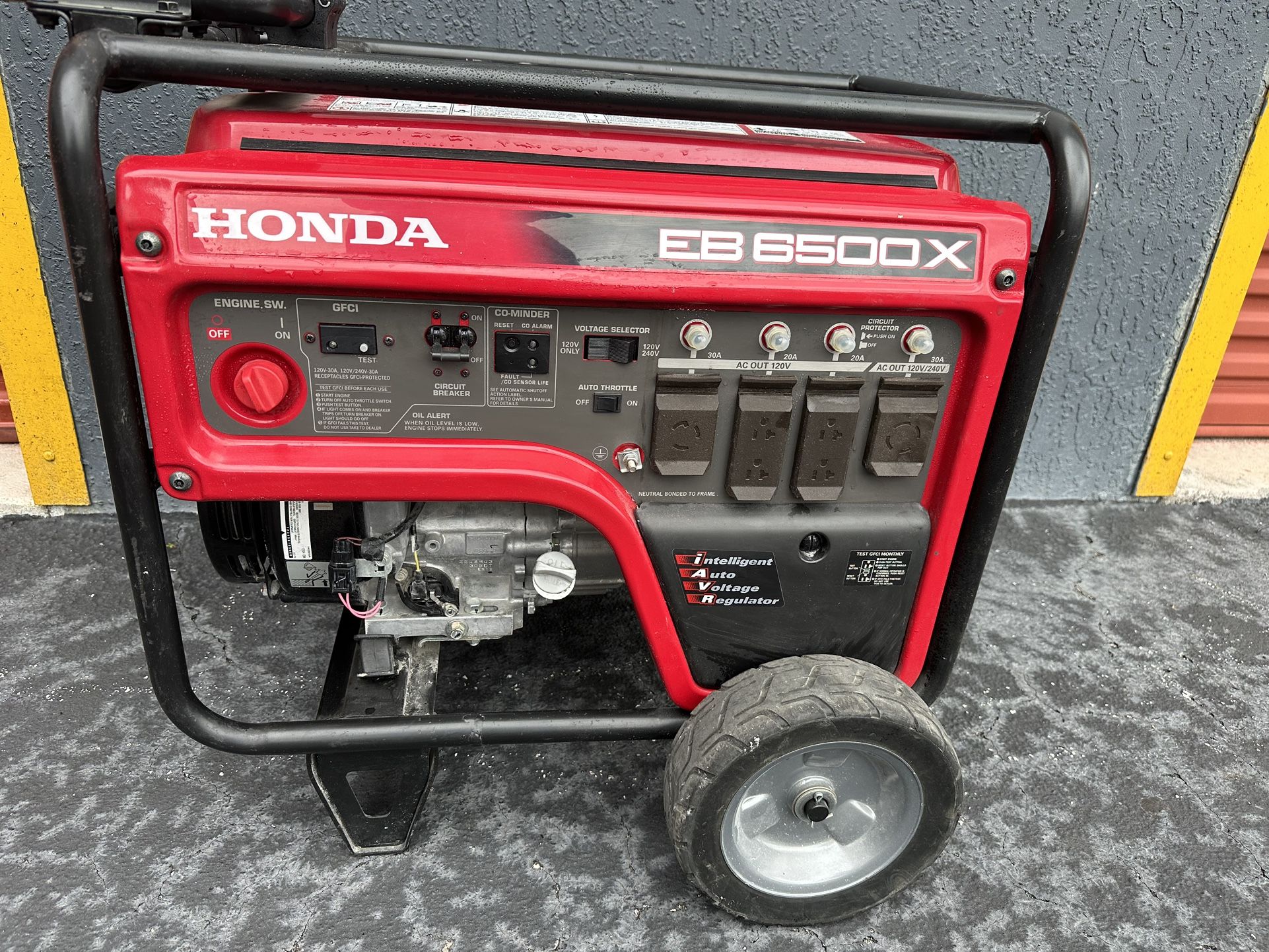 Honda EB6500X 6,500 Watt 120/240V Gas Industrial Portable Gasoline Generator