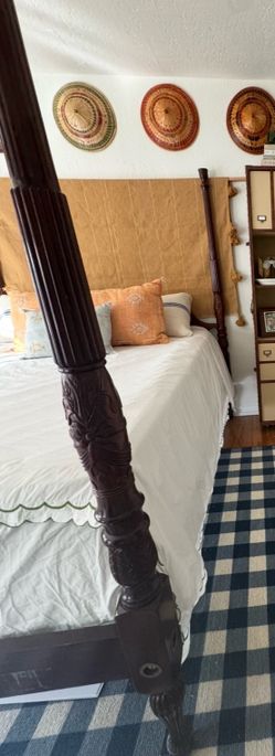 Hendredon Georgian/Chippendale Style Solid Mahogany Queen Size Four Poster bed